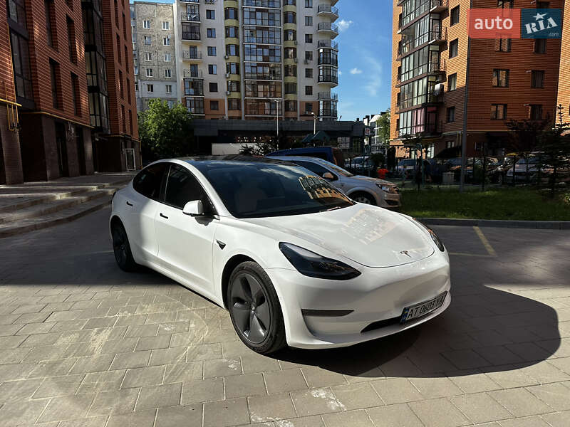 Седан Tesla Model 3 2022 в Калуше