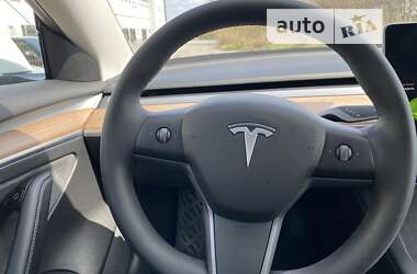 Седан Tesla Model 3 2022 в Киеве