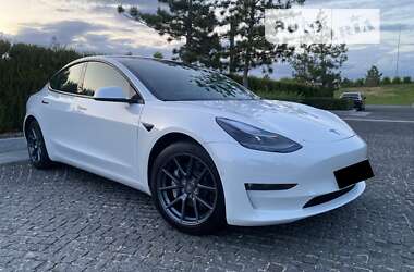 Седан Tesla Model 3 2022 в Киеве