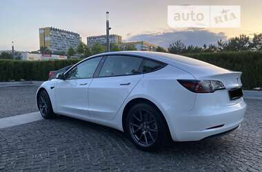 Седан Tesla Model 3 2022 в Киеве