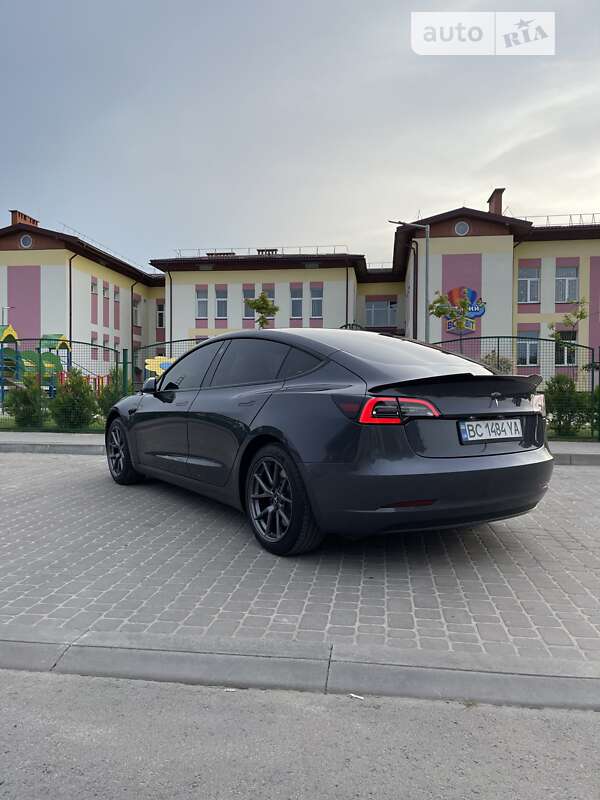 Седан Tesla Model 3 2021 в Львові