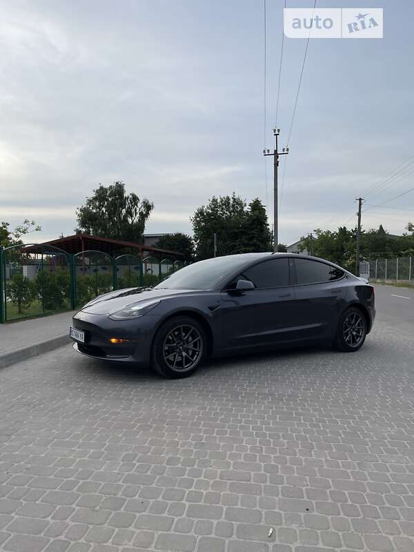 Седан Tesla Model 3 2021 в Львові