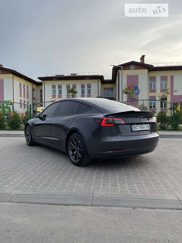 Седан Tesla Model 3 2021 в Львові