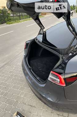 Седан Tesla Model 3 2021 в Львові