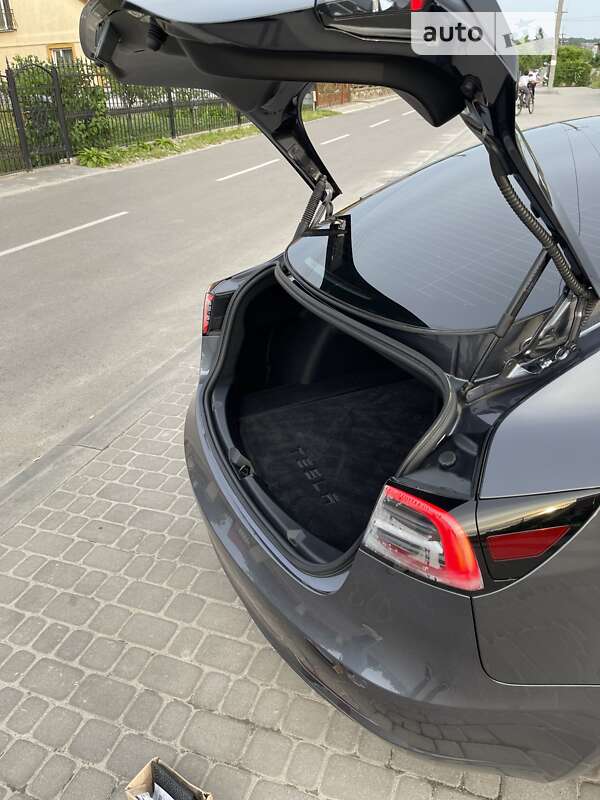 Седан Tesla Model 3 2021 в Львові