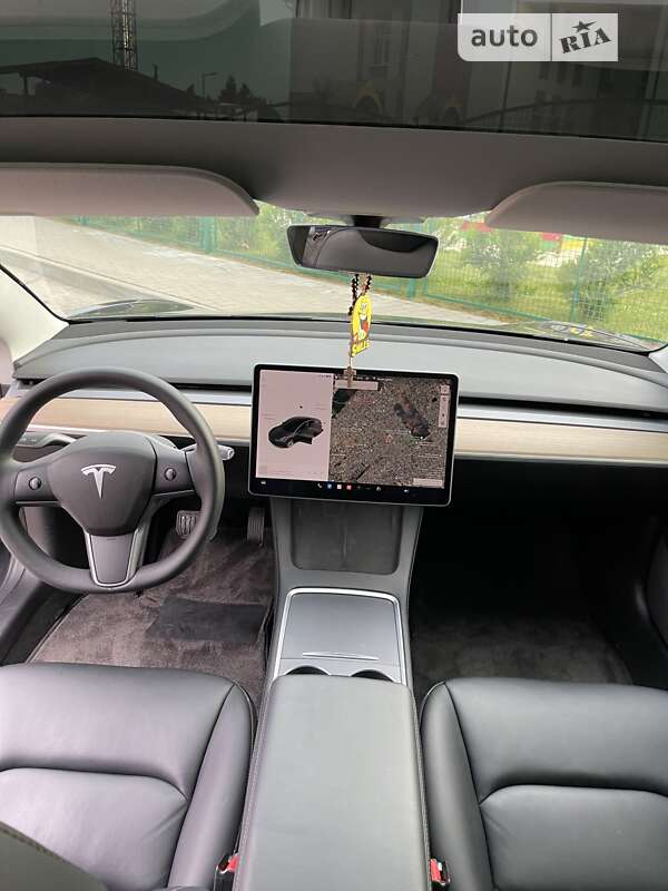 Седан Tesla Model 3 2021 в Львові