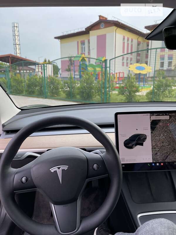 Седан Tesla Model 3 2021 в Львові