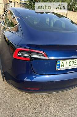 Седан Tesla Model 3 2019 в Киеве