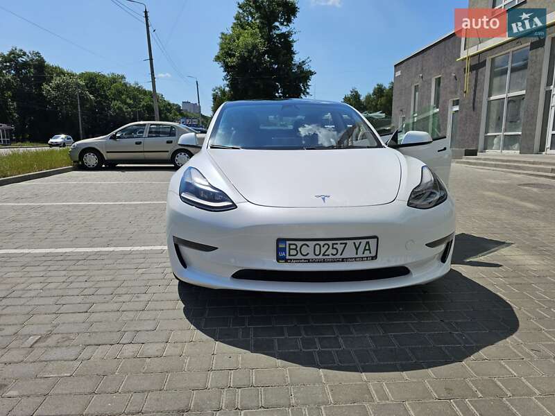 Седан Tesla Model 3 2021 в 