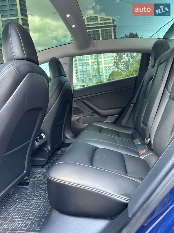 Седан Tesla Model 3 2020 в Дніпрі