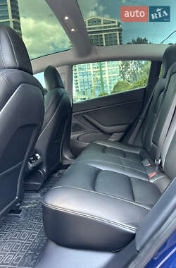 Седан Tesla Model 3 2020 в 