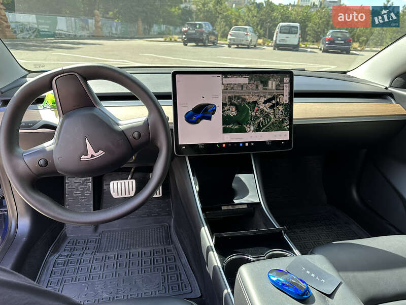 Седан Tesla Model 3 2020 в Дніпрі