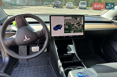 Седан Tesla Model 3 2020 в 