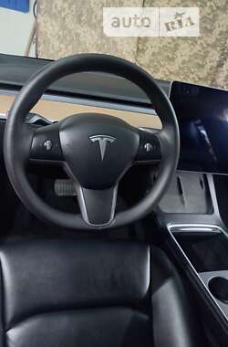 Седан Tesla Model 3 2022 в Староконстантинове