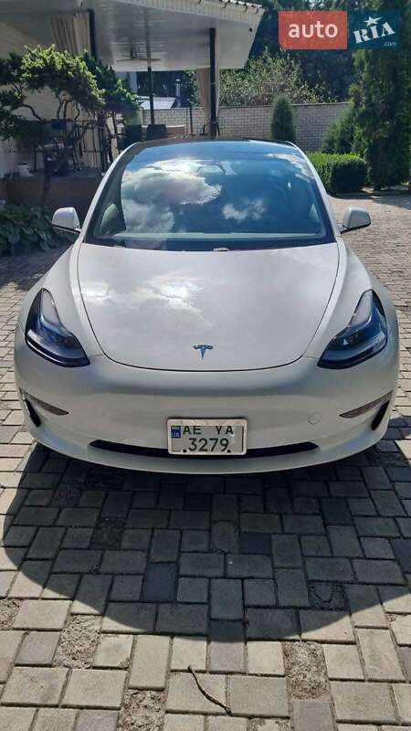 Седан Tesla Model 3 2021 в Дніпрі