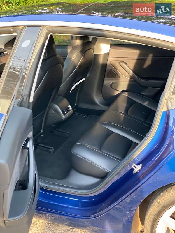 Седан Tesla Model 3 2018 в Сумах