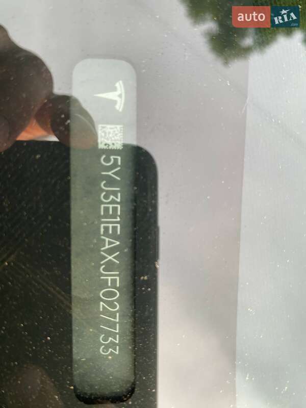 Седан Tesla Model 3 2018 в Сумах