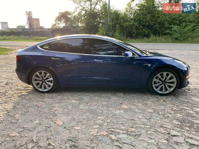 Седан Tesla Model 3 2018 в Сумах