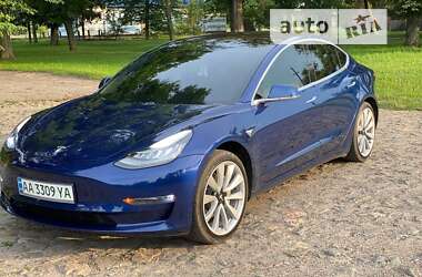 Седан Tesla Model 3 2018 в Сумах