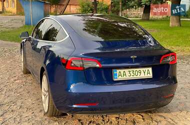 Седан Tesla Model 3 2018 в Сумах