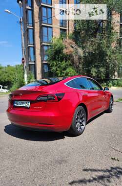 Седан Tesla Model 3 2020 в 