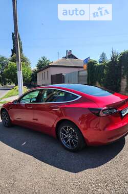 Седан Tesla Model 3 2020 в 