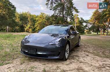 Седан Tesla Model 3 2022 в 