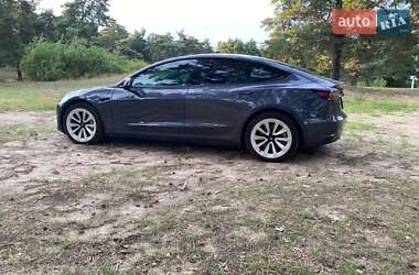 Седан Tesla Model 3 2022 в 