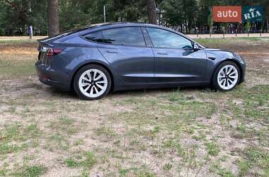 Седан Tesla Model 3 2022 в 