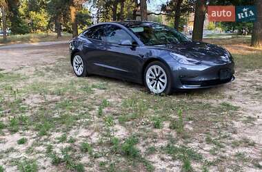 Седан Tesla Model 3 2022 в 