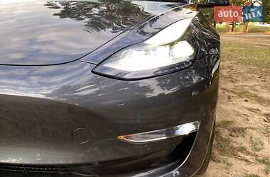 Седан Tesla Model 3 2022 в 