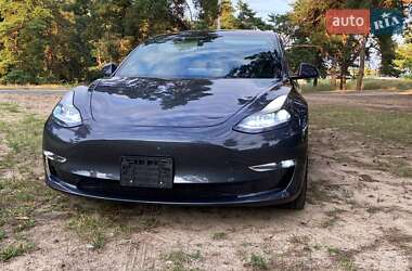 Седан Tesla Model 3 2022 в 