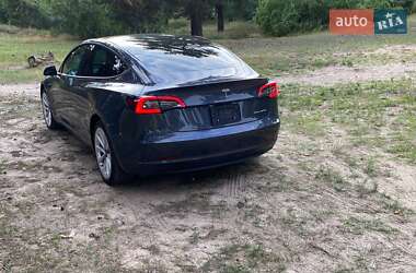 Седан Tesla Model 3 2022 в 