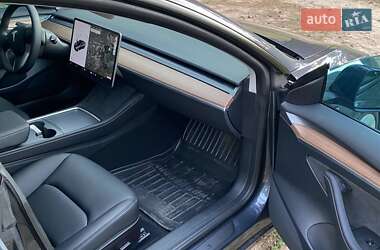 Седан Tesla Model 3 2022 в 