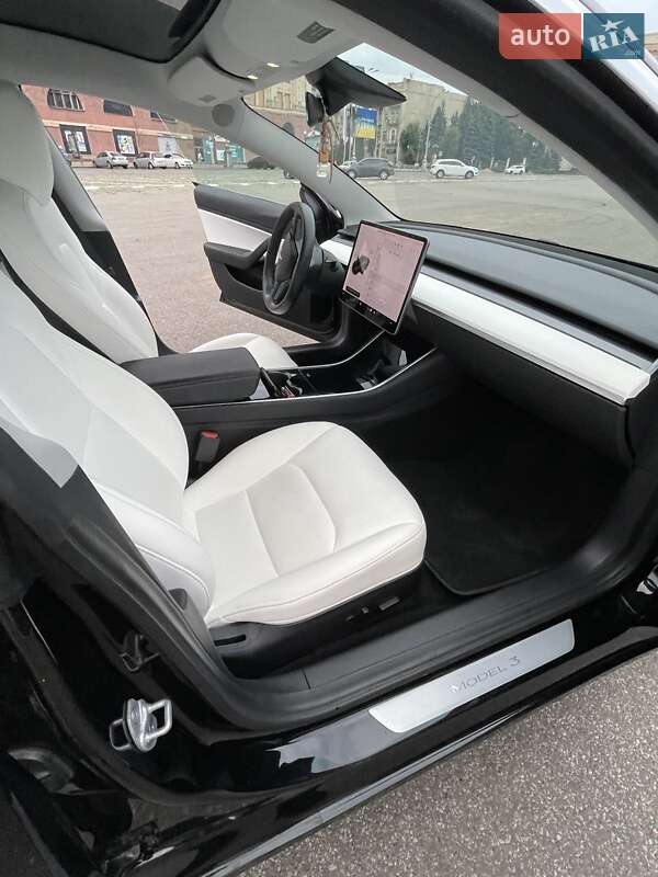Седан Tesla Model 3 2018 в Харкові