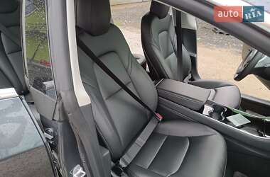 Седан Tesla Model 3 2020 в Звенигородці