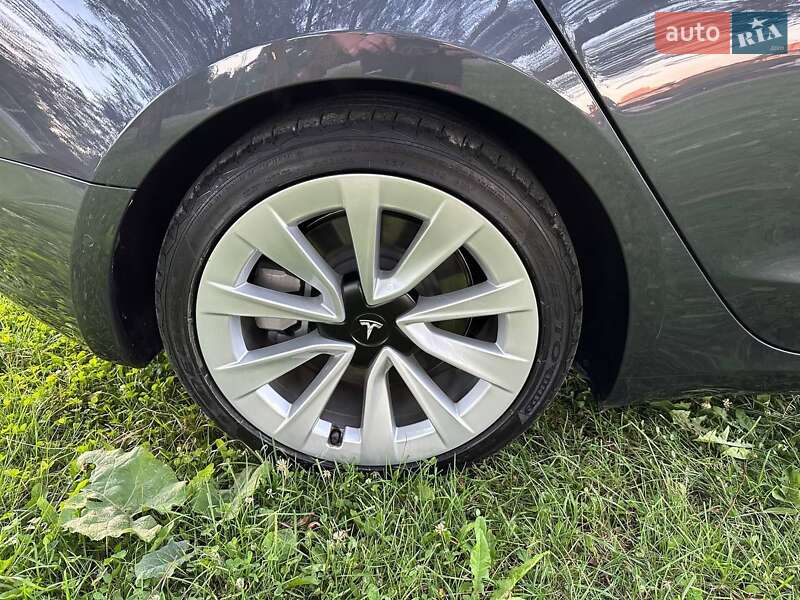 Седан Tesla Model 3 2021 в Тернополе