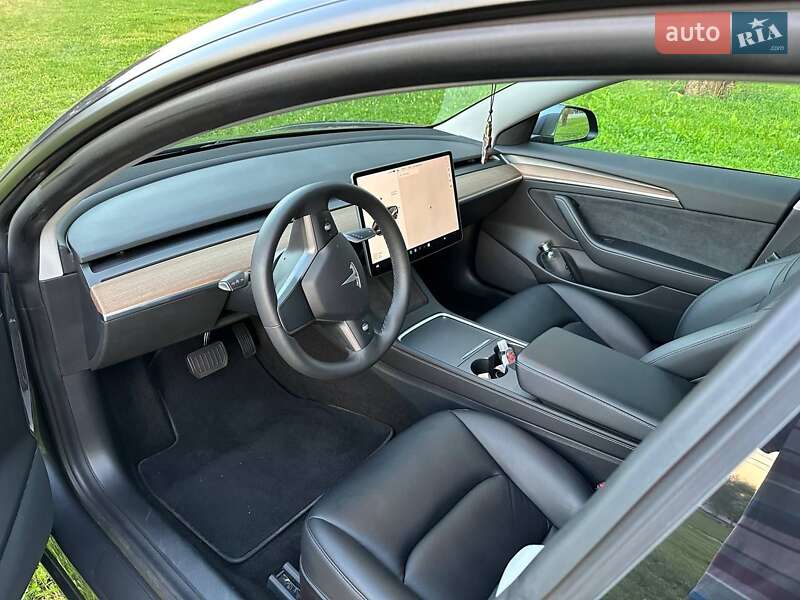 Седан Tesla Model 3 2021 в Тернополе