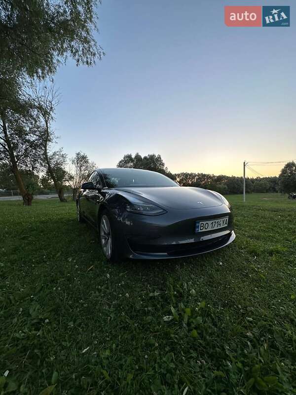 Седан Tesla Model 3 2021 в Тернополе