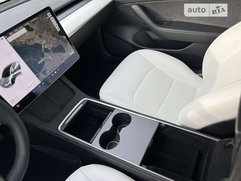 Седан Tesla Model 3 2021 в Львові
