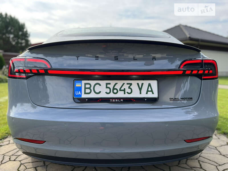 Седан Tesla Model 3 2021 в Львові