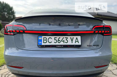 Седан Tesla Model 3 2021 в 