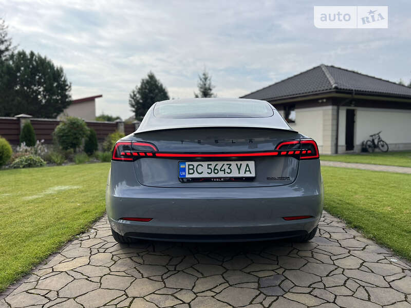 Седан Tesla Model 3 2021 в Львові