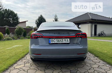 Седан Tesla Model 3 2021 в 