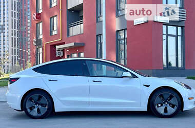 Седан Tesla Model 3 2021 в 