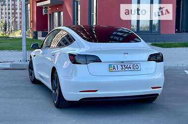 Седан Tesla Model 3 2021 в 
