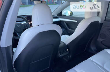 Седан Tesla Model 3 2021 в 