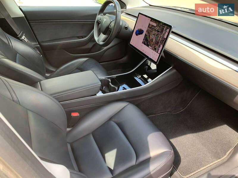 Седан Tesla Model 3 2018 в Рівному