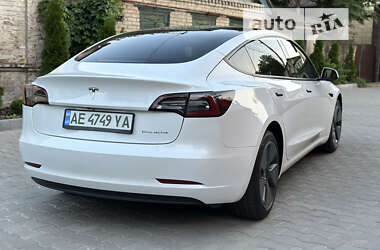 Седан Tesla Model 3 2022 в 