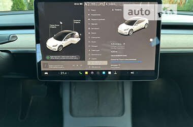Седан Tesla Model 3 2022 в 